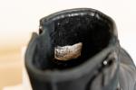 UGG Mini Zip Boot Black ブーツ 靴　女性に関する画像です。