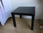 IKEA黒い木製のテーブルに関する画像です。