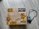 TEPRA PRO SR220 テプラ、カートリッジテープ３本、変圧器つきに関する画像です。