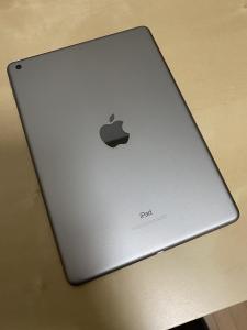 シンガポール・売ります】iPad 第6世代 128GB と Apple Pencil