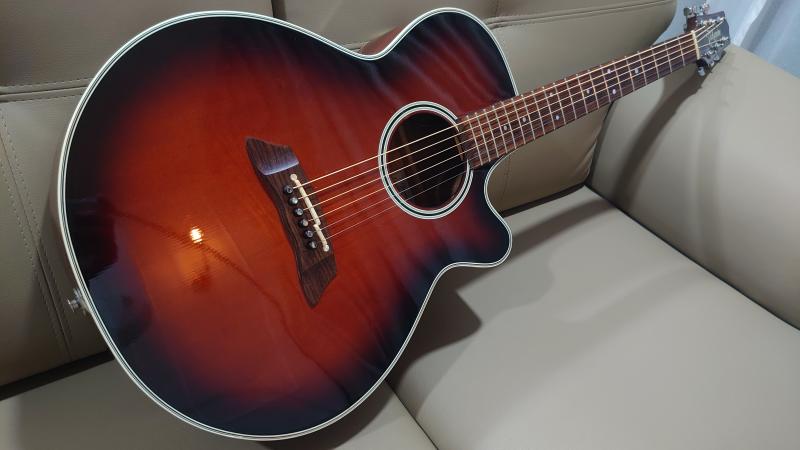 クアラルンプール・売ります】タカミネ Takamine PT 106エレクトリック