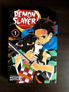 シンガポール・売ります】Demon Slayer（鬼滅の刃）英語版コミック1巻
