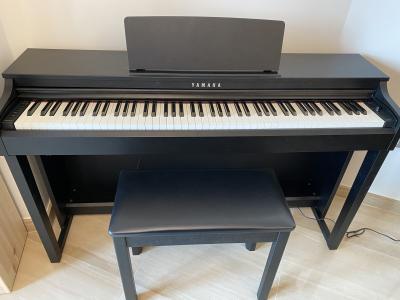 シンガポール・売ります】電子ピアノ YAMAHA Clavinova CLP525