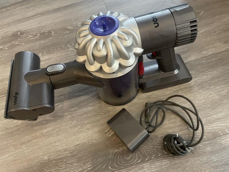 【バンコク・売ります】Dyson ダイソン ハンディ掃除機 | フリマならバンコク掲示板