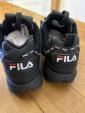 FILA スニーカー/レディース24〜24.5(黒)に関する画像です。