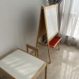 IKEA 子供用テーブル、椅子、ホワイトボート、黒板に関する画像です。