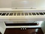 白色　カシオ電子ピアノ　PX-770に関する画像です。