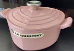 至急お譲り【ル・クルーゼ Le Creuset】ハート形ピンク 鍋に関する画像です。