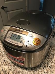 ダラス・売ります】【炊飯器】Zojirushi NS-TSC10 | フリマならダラス掲示板