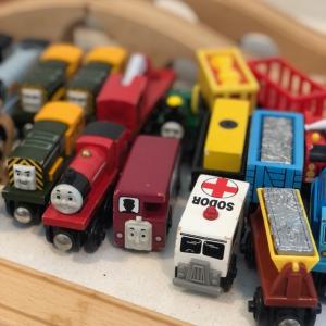 シンガポール・売ります】トーマスと木製レール | フリマなら