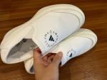 adidas by Stella McCartney スリッポンに関する画像です。