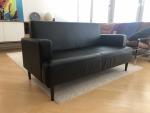 98EUR即決！定価10万円のソファー　黒色皮sofaに関する画像です。