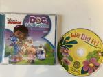 CD2つ、ドックはおもちゃドクター、ドーラ、ともに英語に関する画像です。