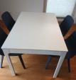 テーブル　伸張式（IKEA EKEDALEN）・椅子４脚に関する画像です。