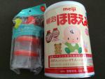 粉ミルク明治ほほえみ800g缶に関する画像です。