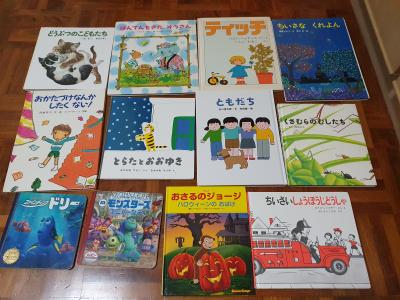 シンガポール・売ります】絵本24冊 まとめて$30 | フリマなら