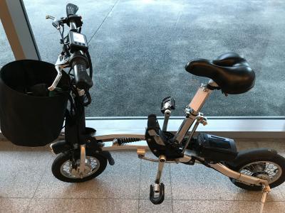 シンガポール・売ります】超小型折りたたみ式電動アシスト自転車（バッテリー2個付き） | フリマならシンガポール掲示板