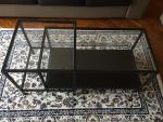 IKEA　ガラス製ローテーブルに関する画像です。